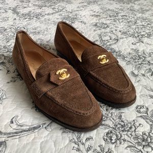 🎥Vintage Chanel CC Turnlock suede Loafers 🎥